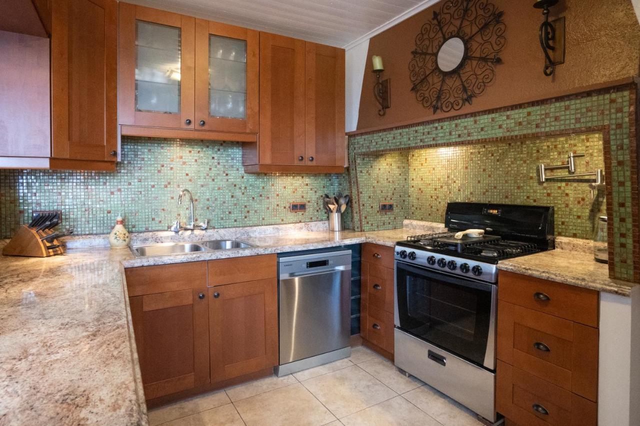 Quinta Pereirinha: Oceanview Farm Retreat Holiday home Sao Roque do Pico